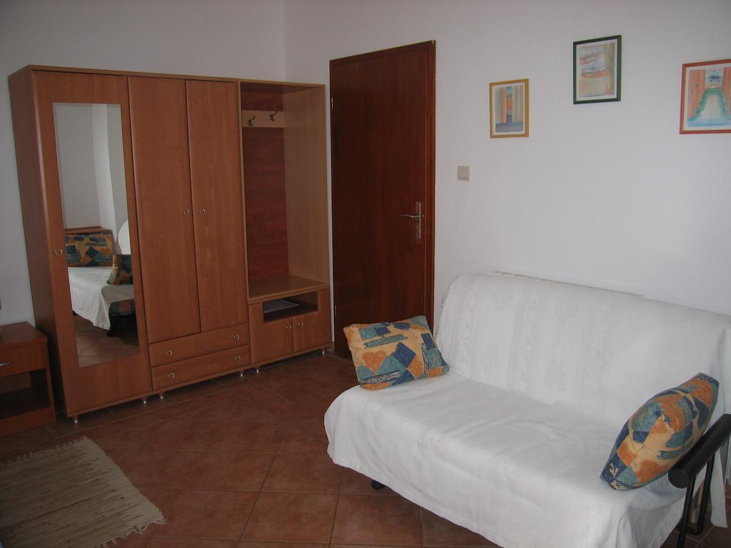 Studio Max With Parking Rovinj Exterior foto